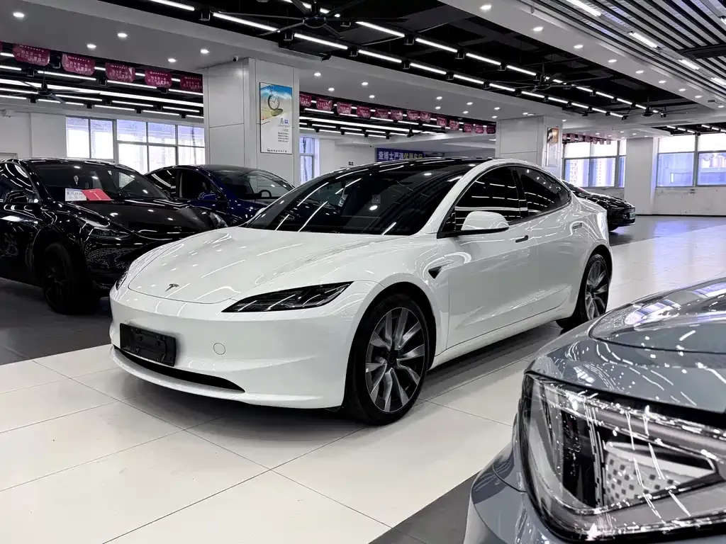 Tesla Model 3 — фото 9
