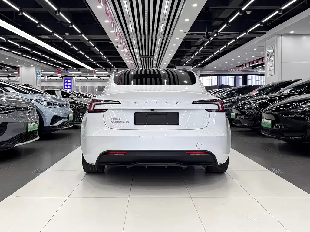 Tesla Model 3 — фото 3