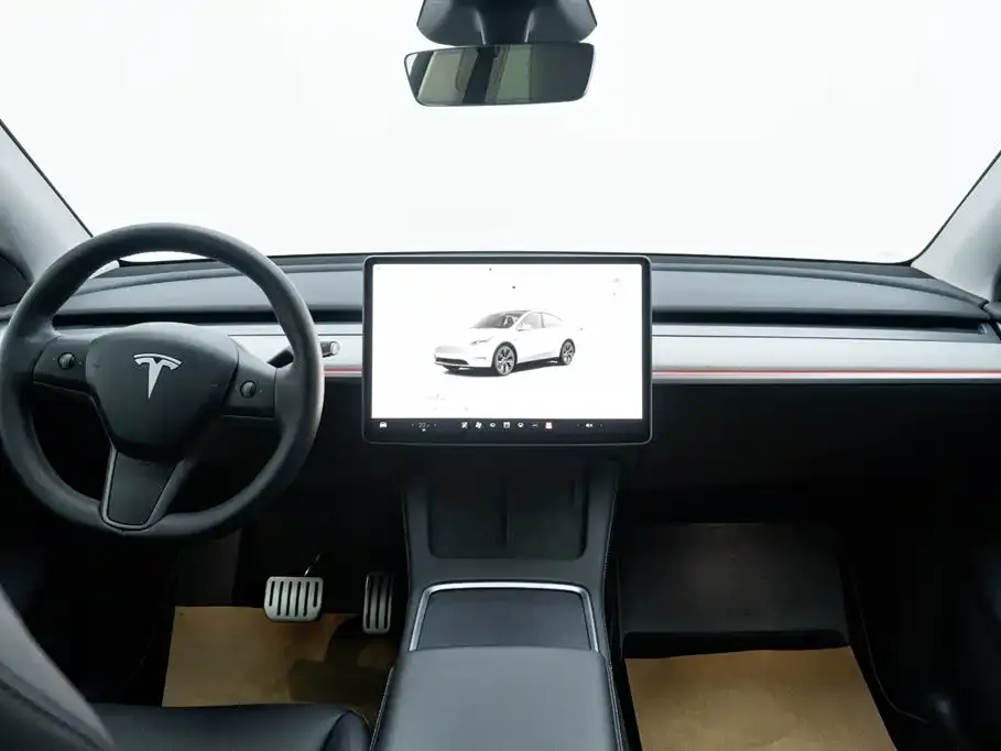 Tesla Model Y — фото 8