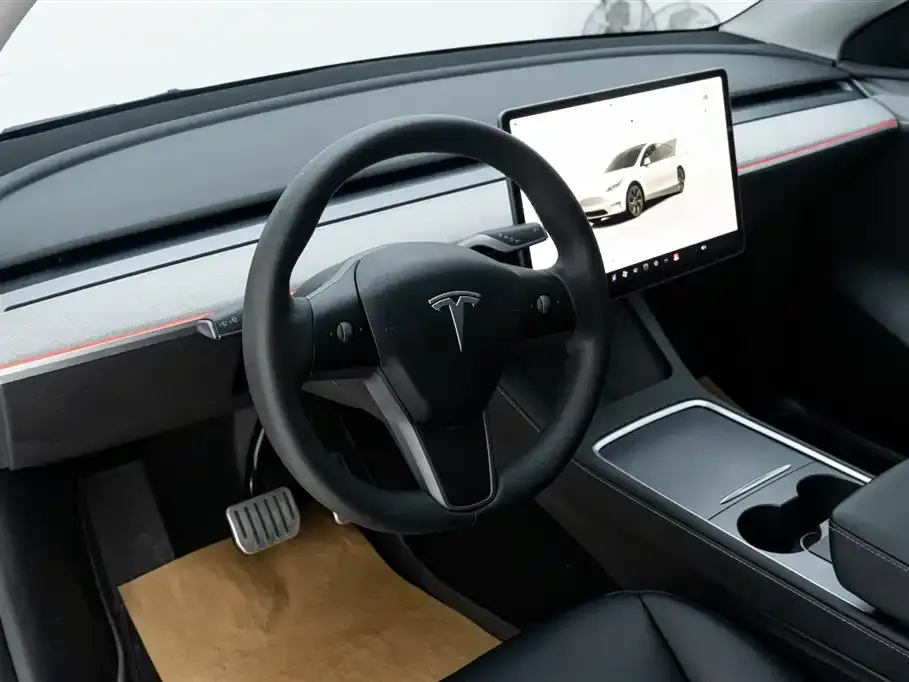 Tesla Model Y — фото 6