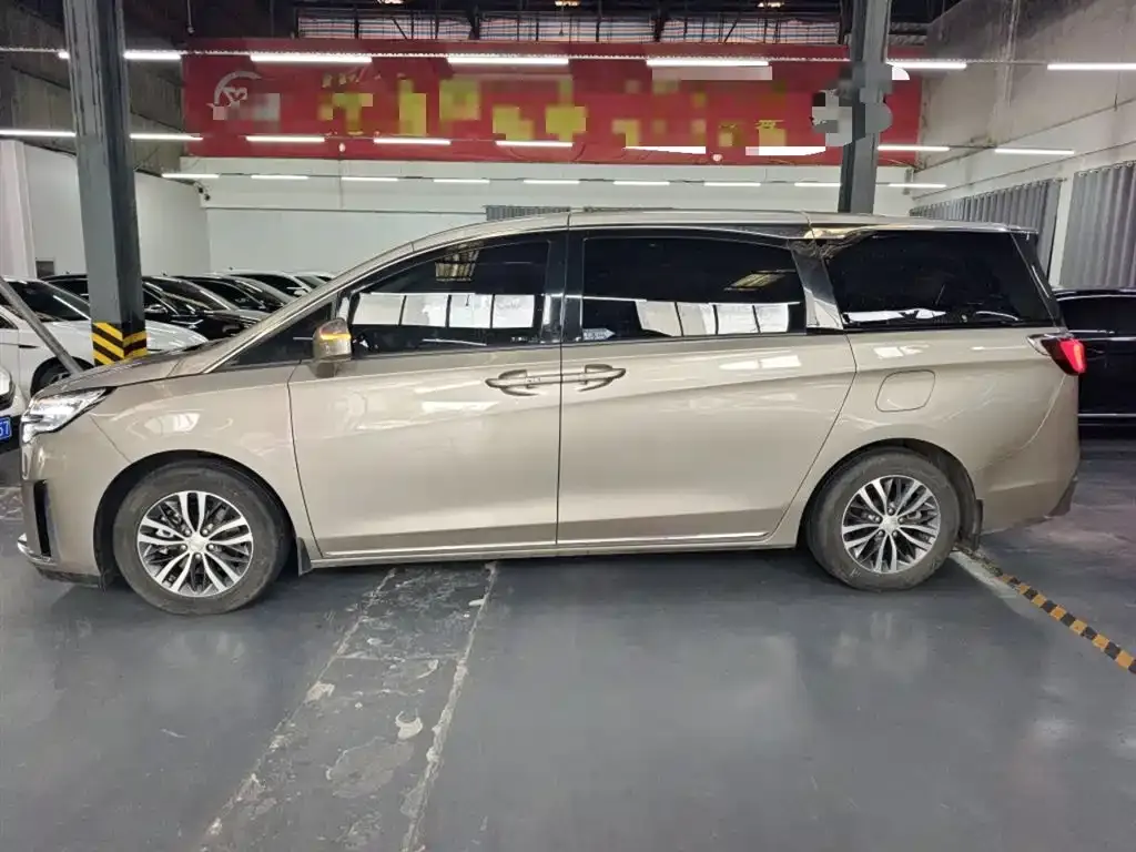 Buick GL8 2023 из CN, фото 2