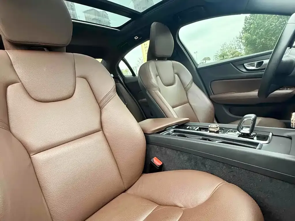 Volvo S60 2022 из CN, фото 3