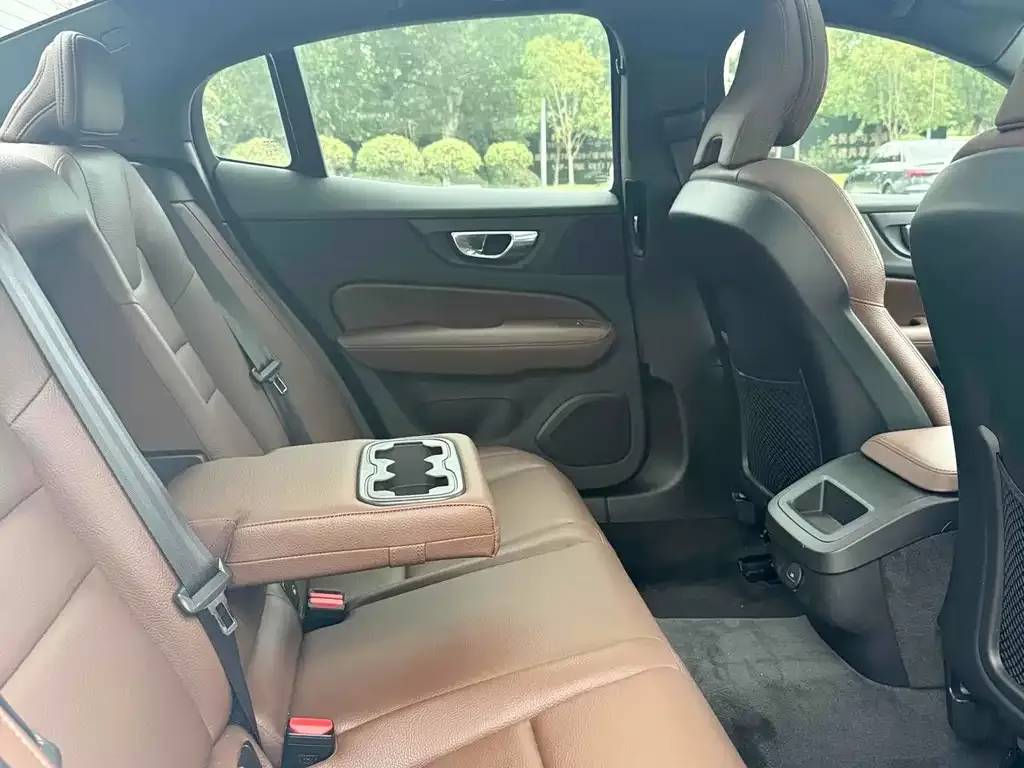 Volvo S60 2022 из CN, фото 4