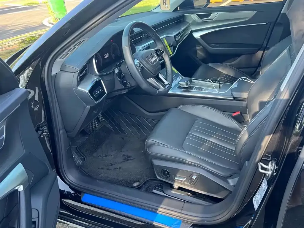 Audi A6L 2023 из CN, фото 2