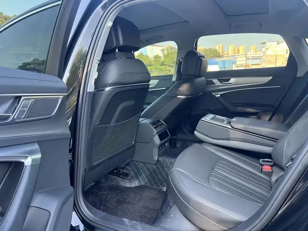 Audi A6L 2023 из CN, фото 4