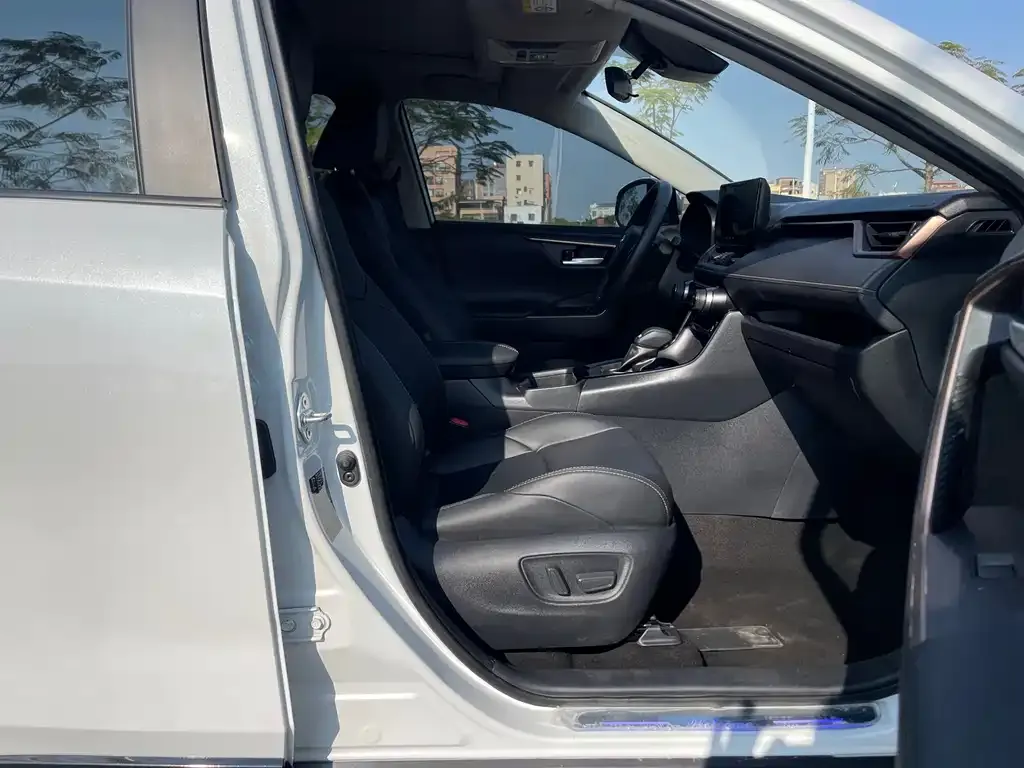Toyota Wildlander 2025 из CN, фото 2