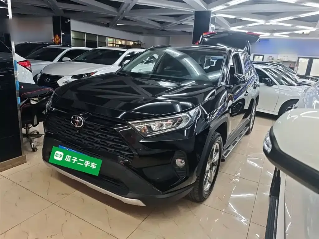 Toyota RAV4 2023 из CN, фото 1