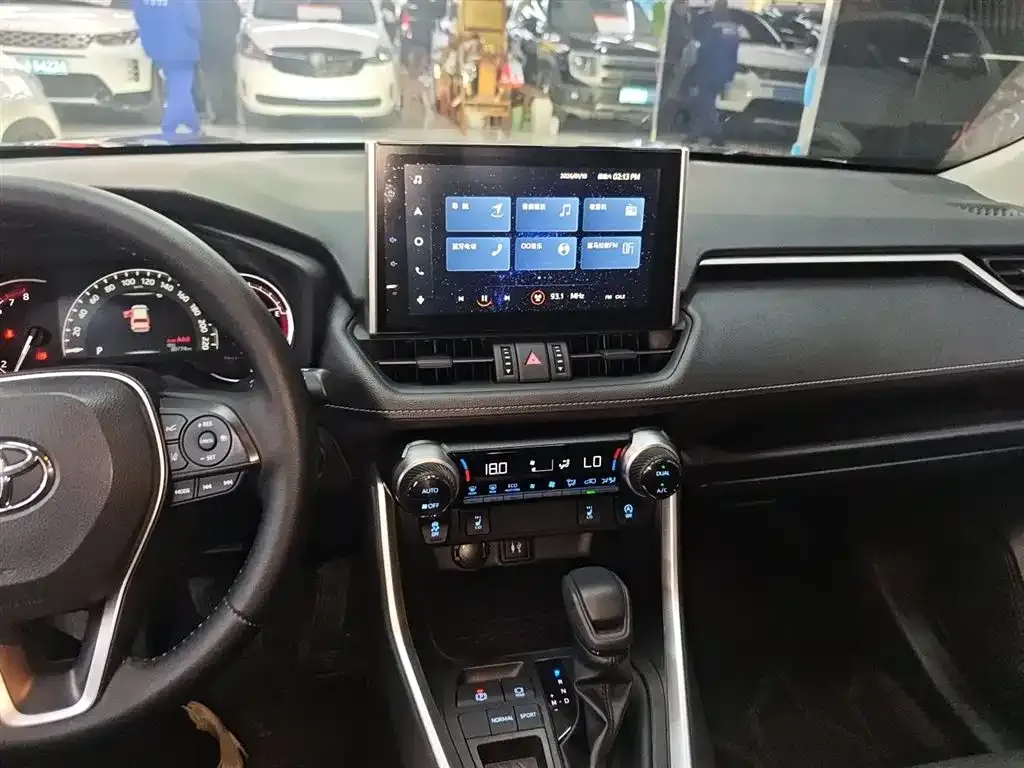 Toyota RAV4 2023 из CN, фото 7