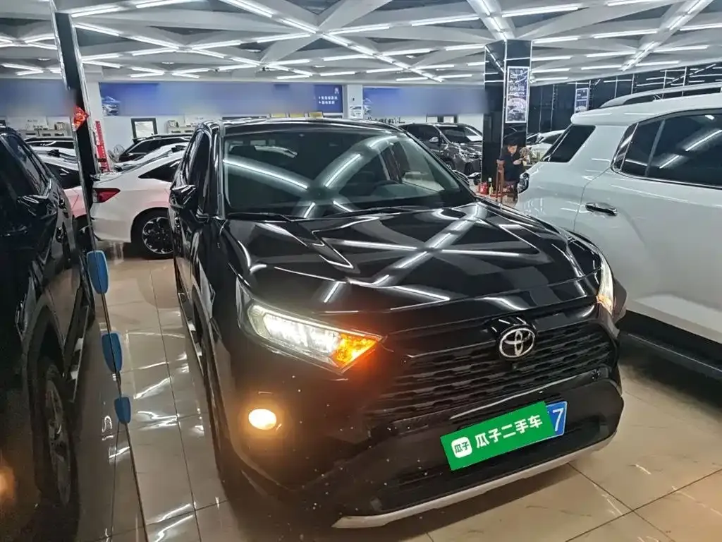 Toyota RAV4 2023 из CN, фото 5