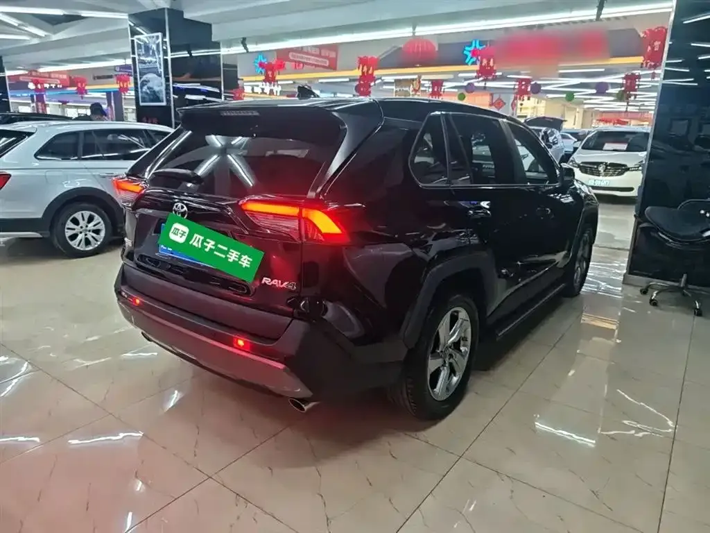Toyota RAV4 2023 из CN, фото 2