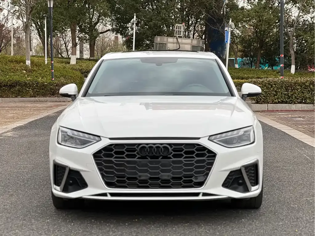 Audi A4L 2023 из CN, фото 3