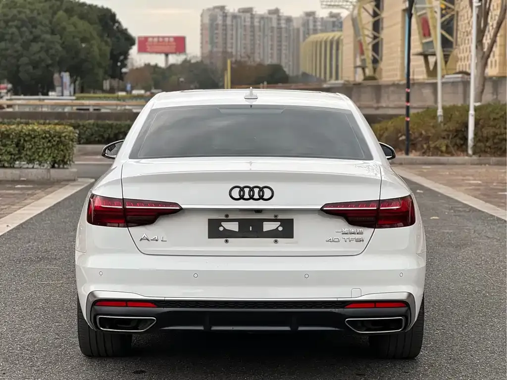 Audi A4L 2023 из CN, фото 2