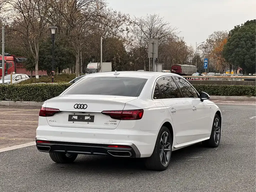 Audi A4L 2023 из CN, фото 7