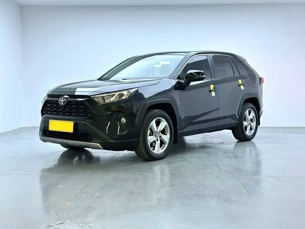 Toyota RAV4 2023 из CN, фото 1