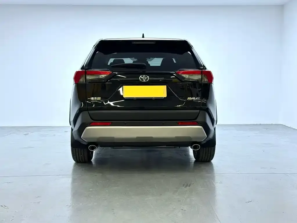 Toyota RAV4 2023 из CN, фото 3