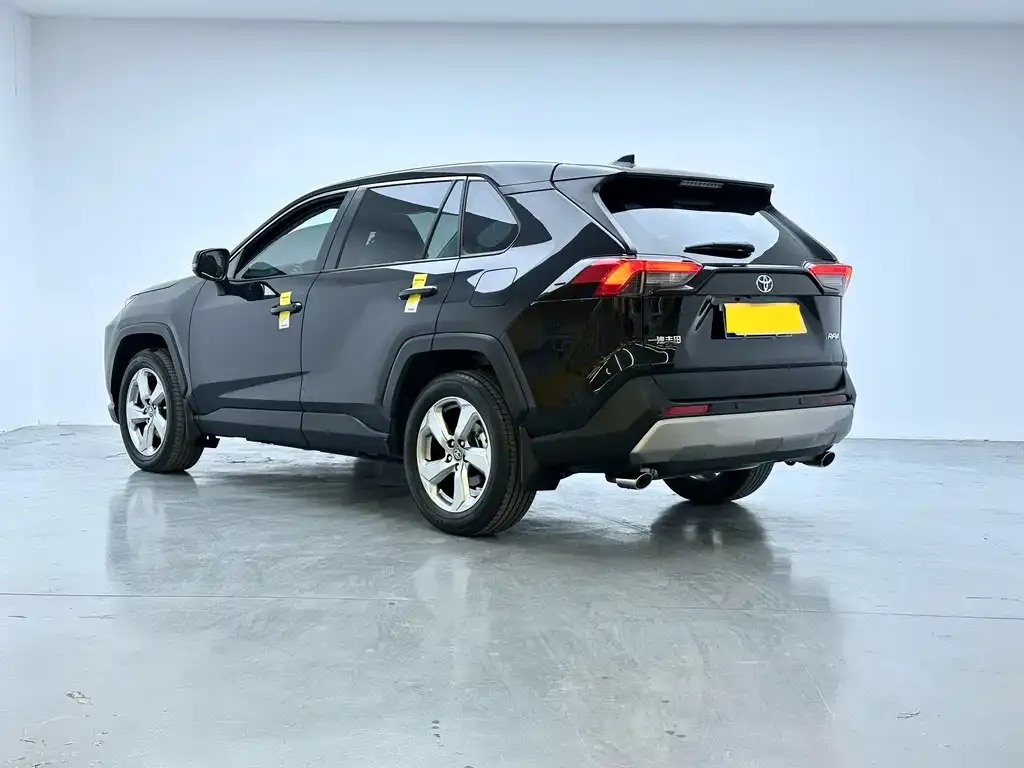Toyota RAV4 2023 из CN, фото 8