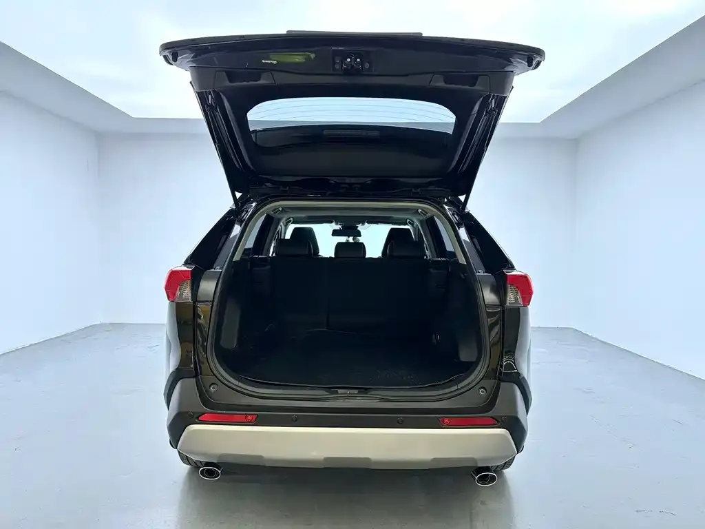 Toyota RAV4 2023 из CN, фото 2