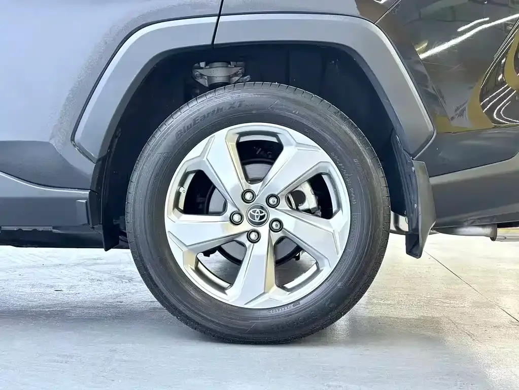 Toyota RAV4 2023 из CN, фото 7