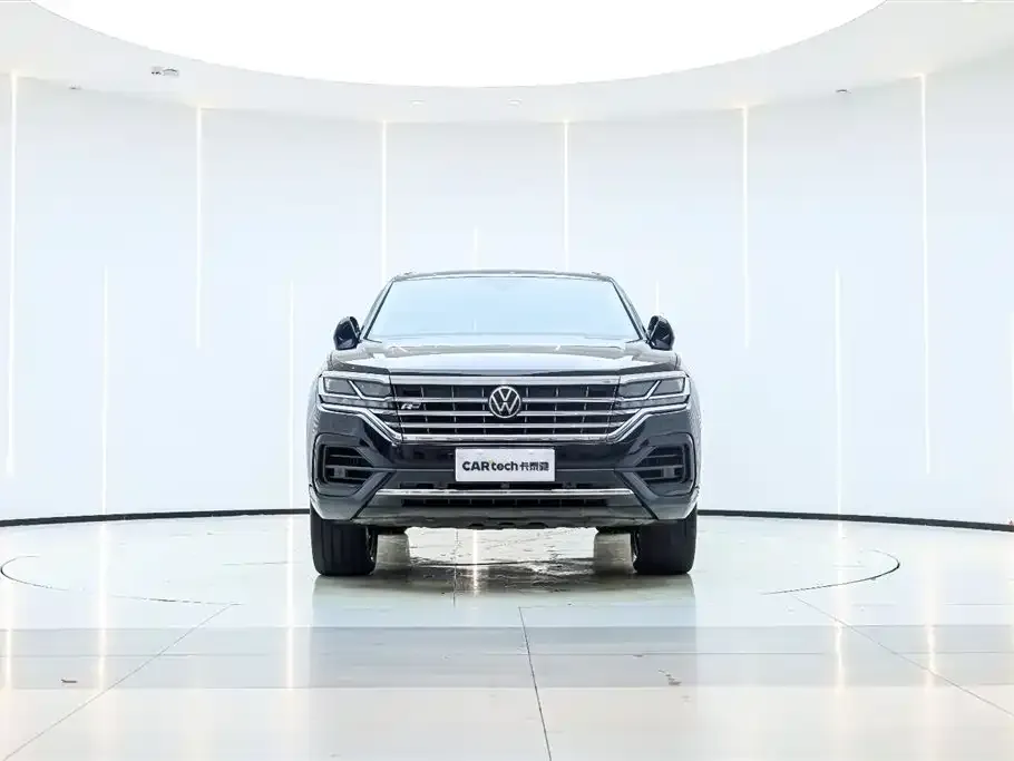 Volkswagen Touareg — фото 7