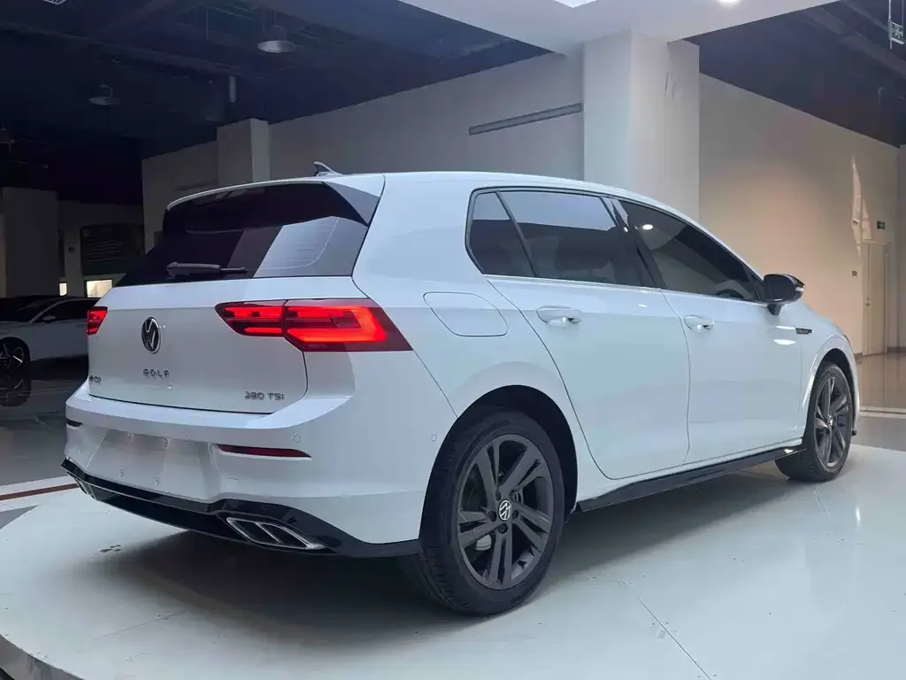 Volkswagen Golf 2023 из CN, фото 8