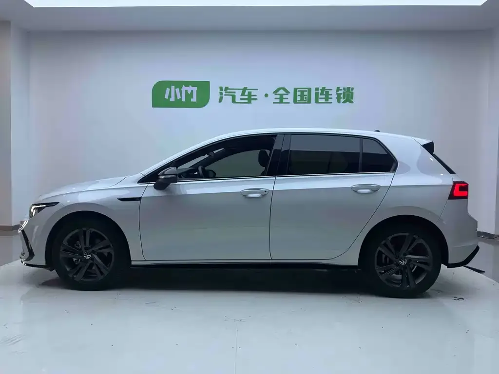 Volkswagen Golf 2023 из CN, фото 2