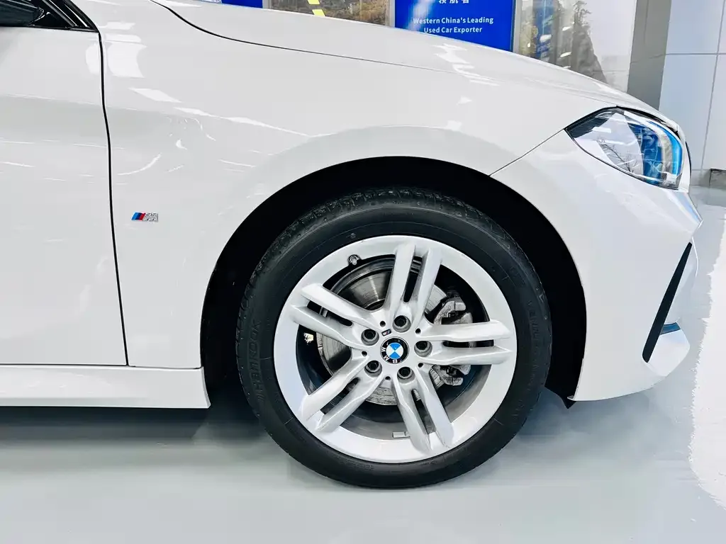 BMW 1 Series 2023 из CN, фото 7