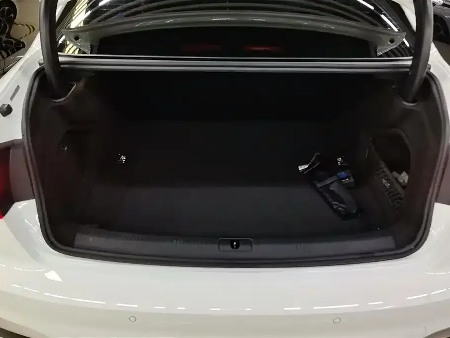 Audi A4L 2022 из CN, фото 4