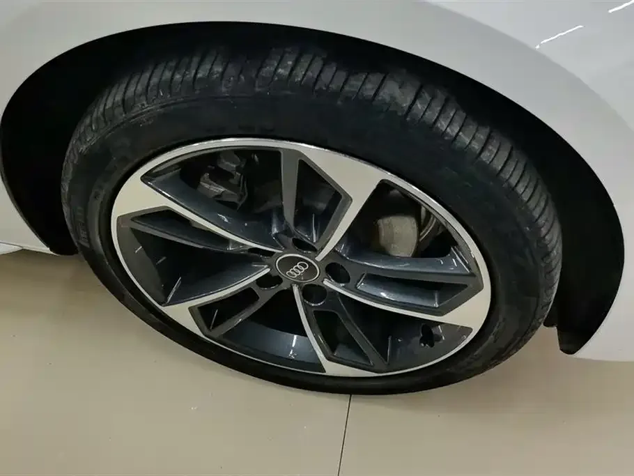 Audi A4L 2022 из CN, фото 6