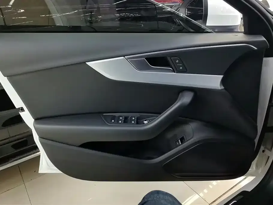 Audi A4L 2022 из CN, фото 7