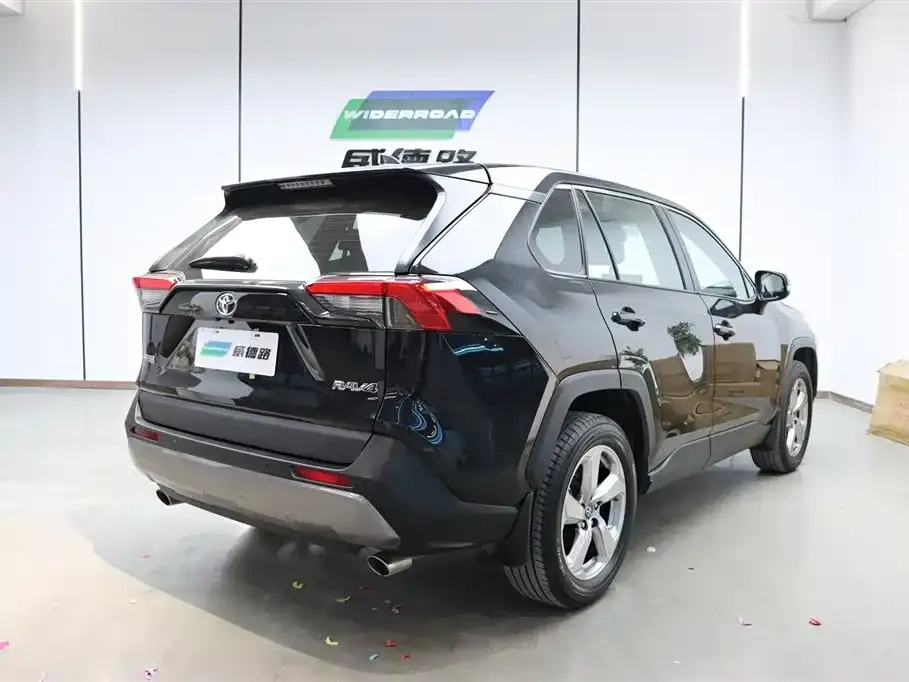 Toyota RAV4 2023 из CN, фото 5