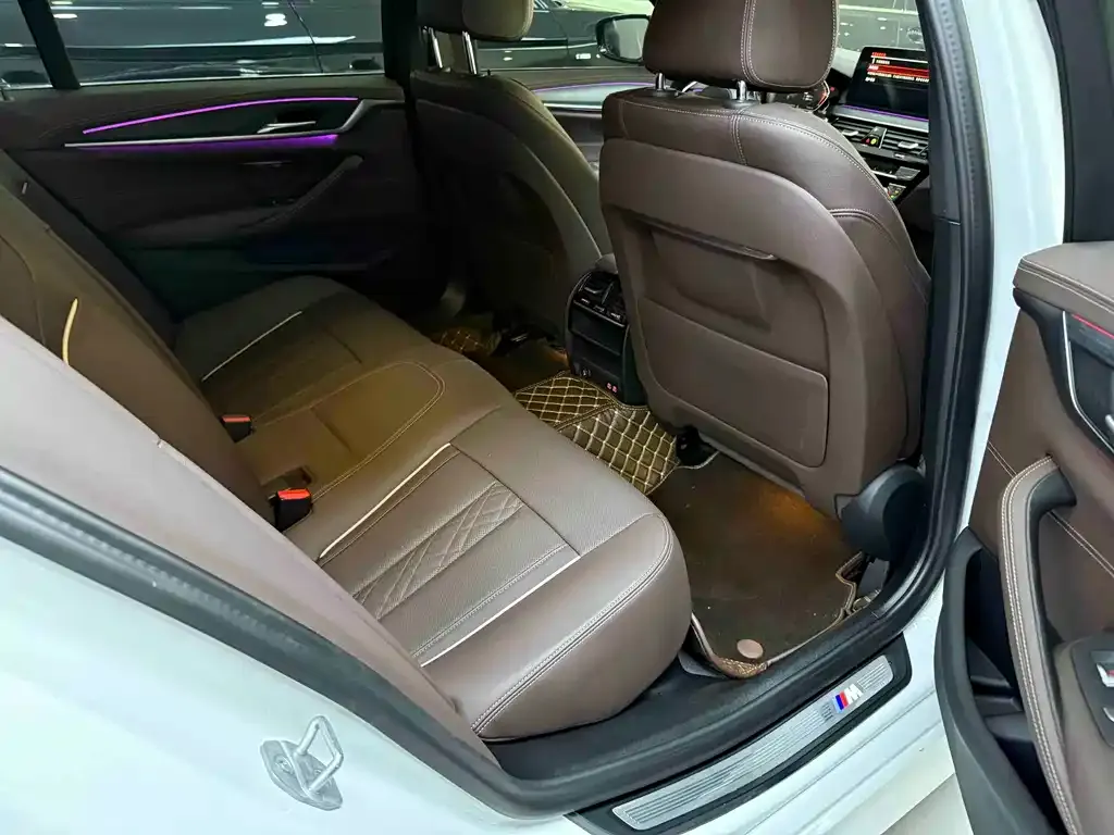 BMW 5 Series 2023 из CN, фото 10