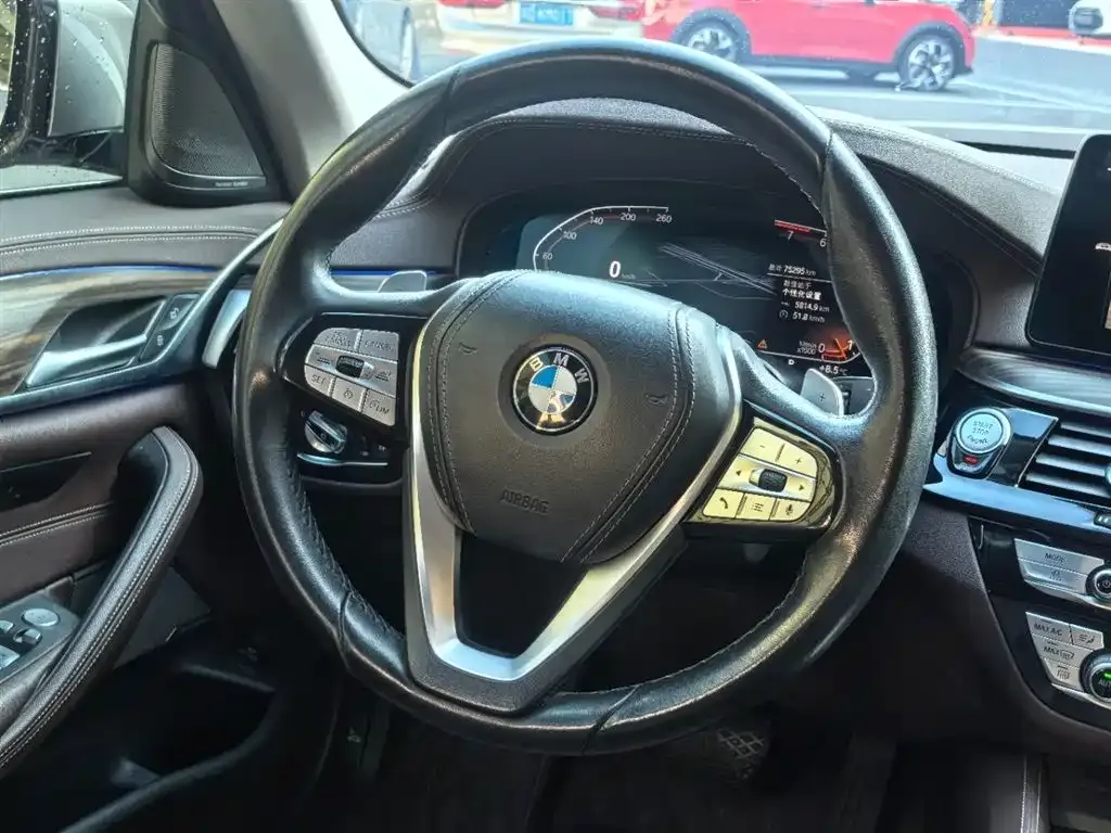 BMW 5 Series 2022 из CN, фото 8