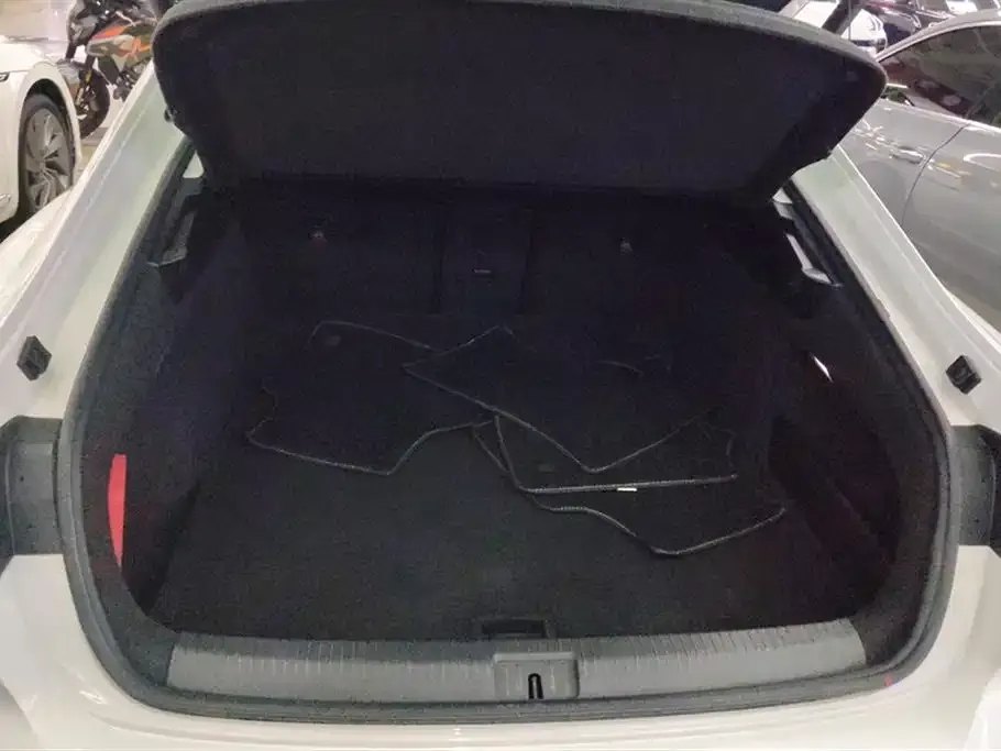 Volkswagen CC 2023 из CN, фото 2