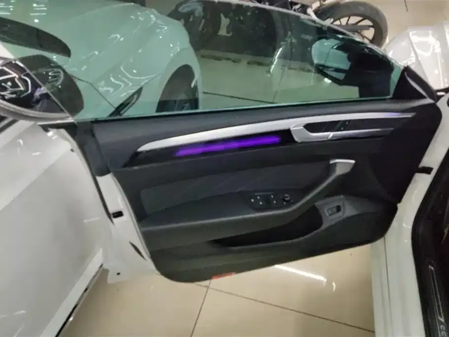 Volkswagen CC 2023 из CN, фото 5