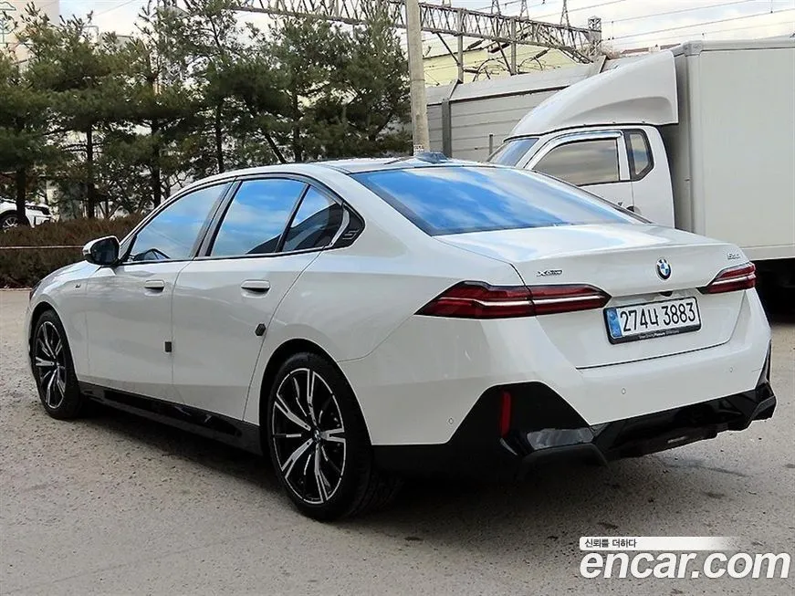 BMW 5-Series 2025 из KR, фото 2