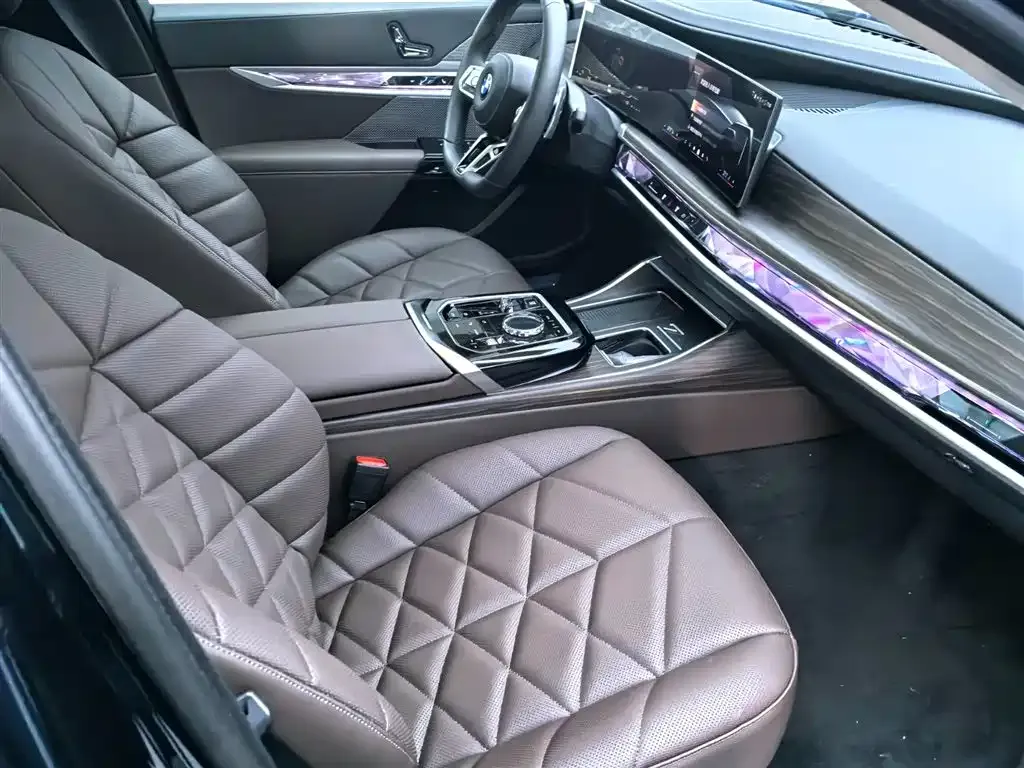 BMW 7 Series 2025 из CN, фото 9