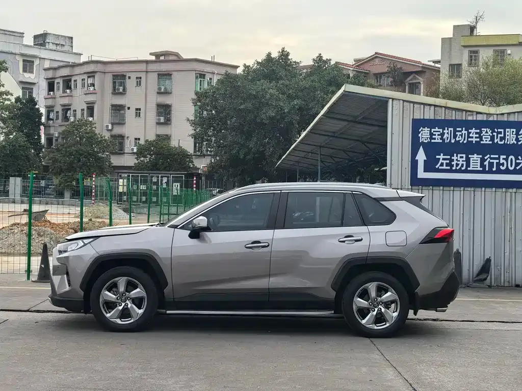 Toyota RAV4 2023 из CN, фото 5