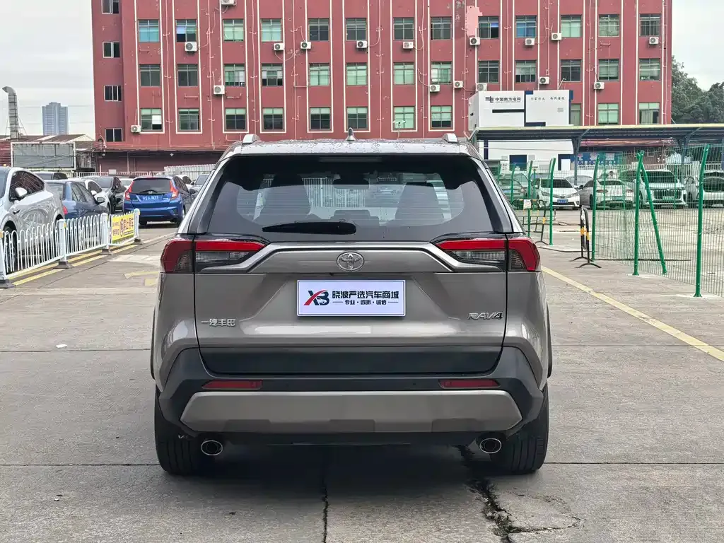 Toyota RAV4 2023 из CN, фото 8