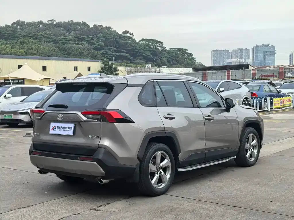 Toyota RAV4 2023 из CN, фото 9