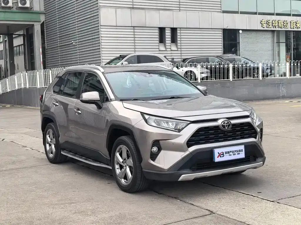 Toyota RAV4 2023 из CN, фото 3