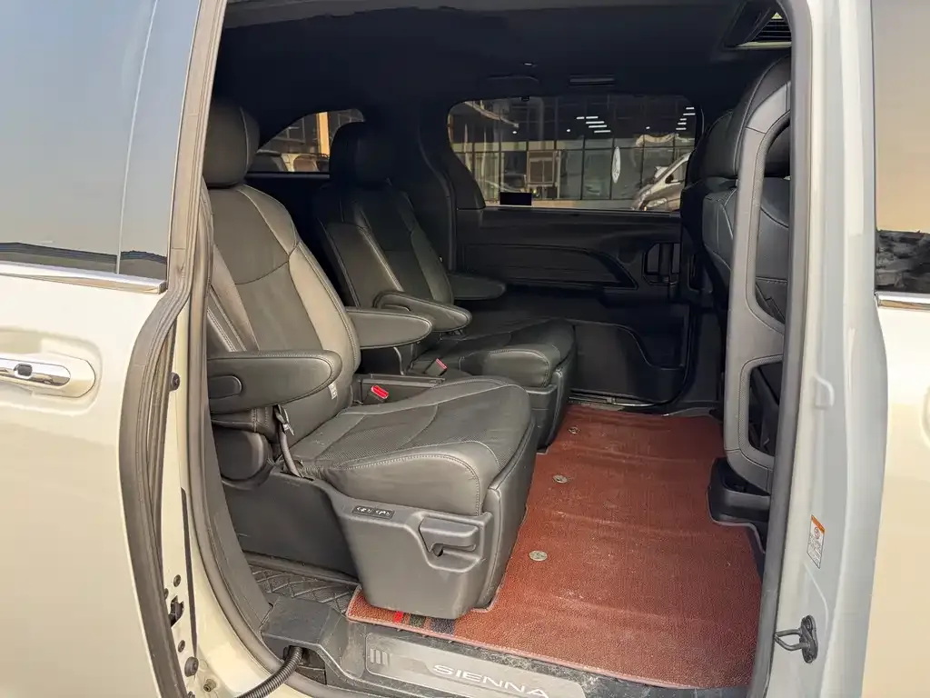Toyota Sienna 2023 из CN, фото 3