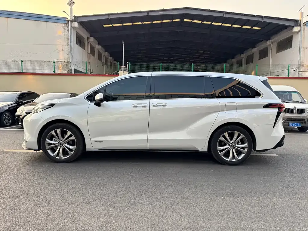 Toyota Sienna 2023 из CN, фото 5