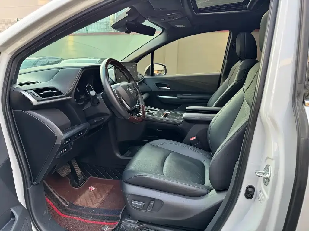 Toyota Sienna 2023 из CN, фото 4