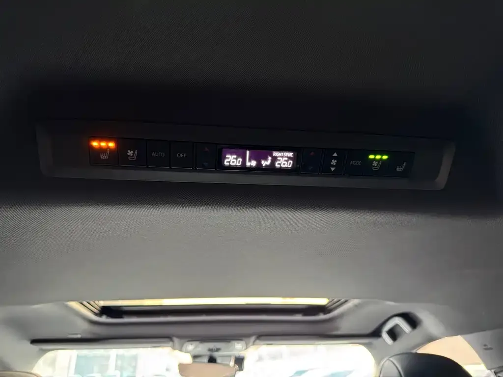 Toyota Sienna 2023 из CN, фото 2