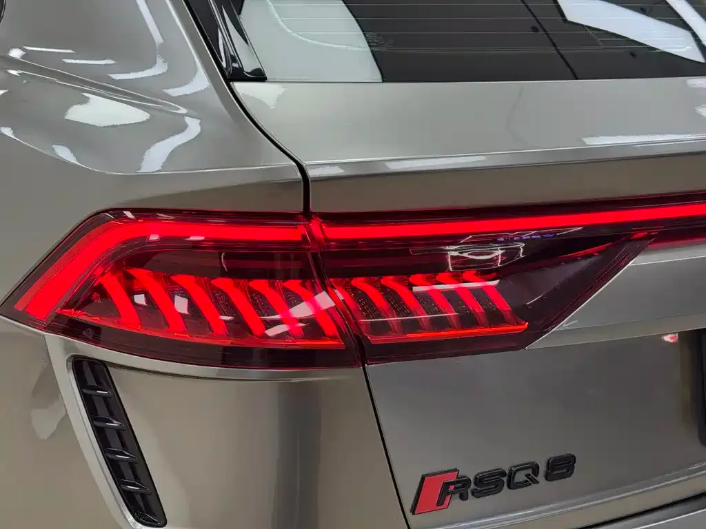 Audi Q8 2022 из CN, фото 9