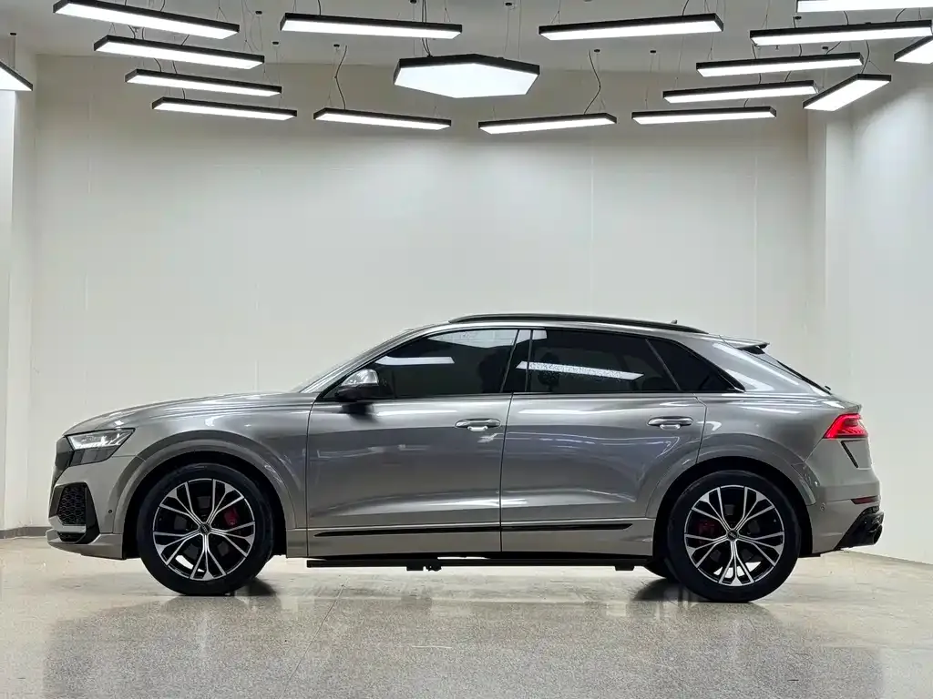 Audi Q8 2022 из CN, фото 8