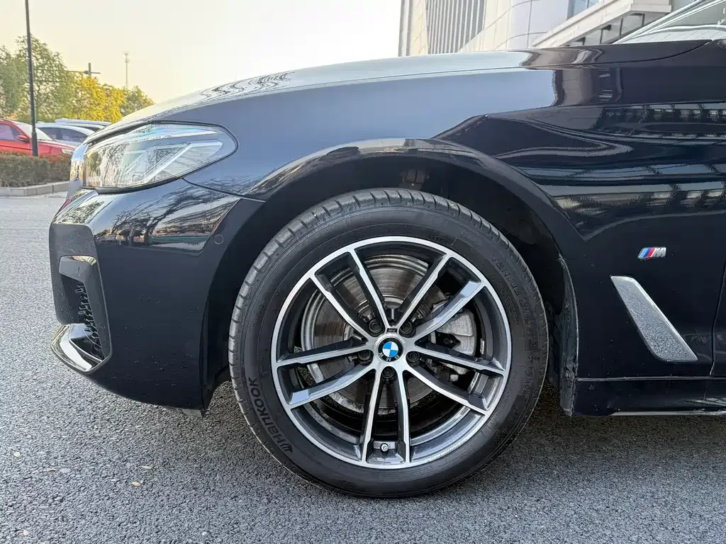 BMW 5 Series 2023 из CN, фото 10