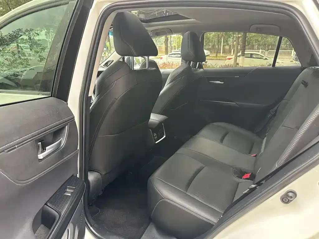 Toyota Venza 2024 из CN, фото 9