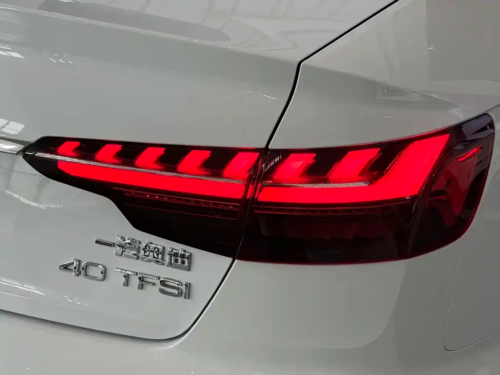 Audi A4L 2021 из CN, фото 8