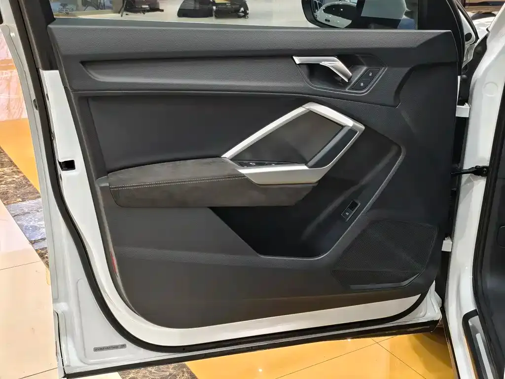 Audi Q3 2021 из CN, фото 9